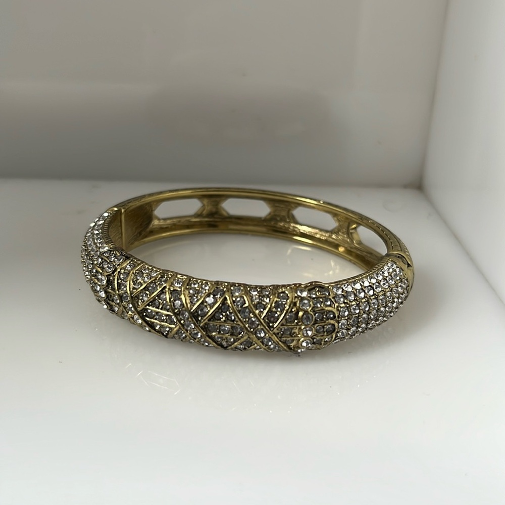 Heidi Daus hinged bangle bracelet Gold Tone